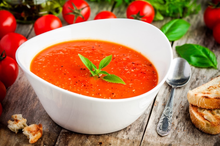 Low carb Tomaten-Basilikum-Suppe Rezept